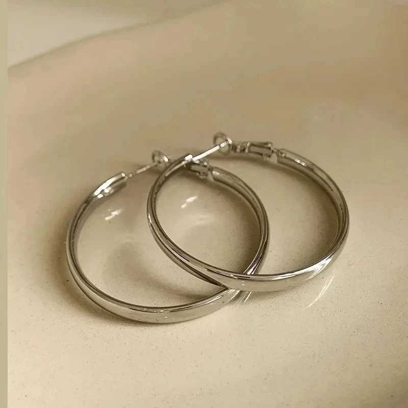 Fashion Large Flat Hoop Earrings Geometric Big Circle Earrings for Women Exaggerate Circle Brincos Punk OL Style Trend Jewelry XJ250814