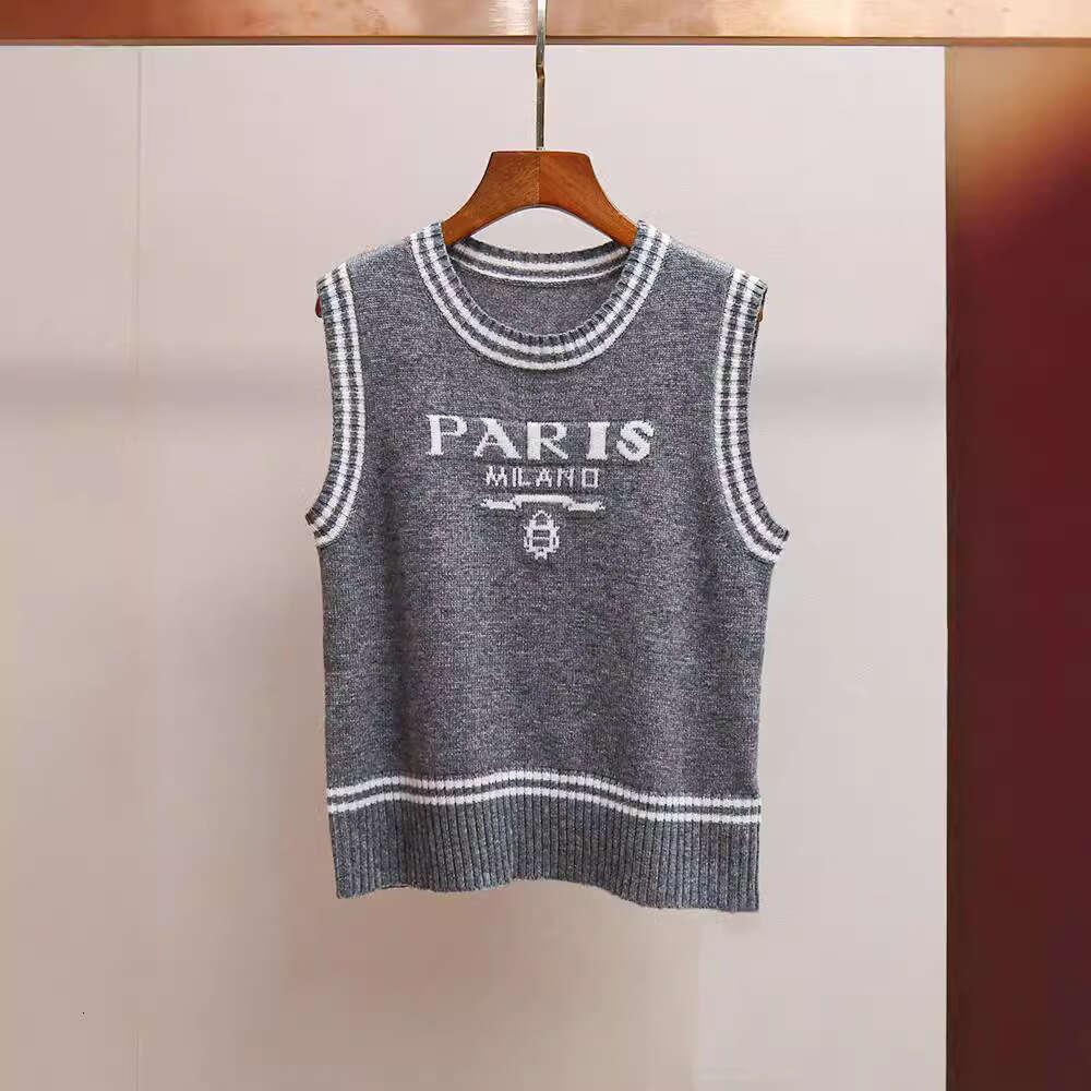 High-End Women's Fashion Color-Block Striped Round Neck Sleeveless Knitted Vest Top For Women