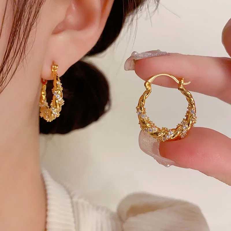 Luxury Shiny Zircon Twisted Hoop Earrings for Women Fashion Gold Color U Shed Geometric Earrings Ear Accessories Party Jewelry XJ250814