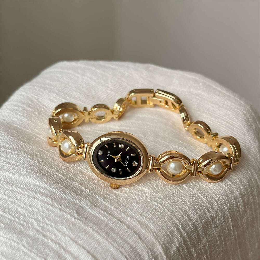 Designer White High-Value Bracelet Niche for Women High-End Light Luxury Pearl Exquisite Women's Quartz Watch