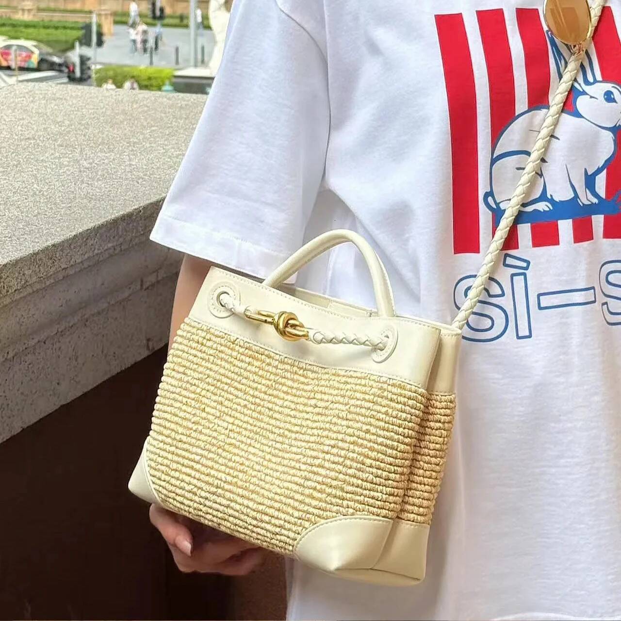 French straw woven summer new niche design splicing PU vintage one-shoulder crossbody bag fashionable ladies handbag high-quality