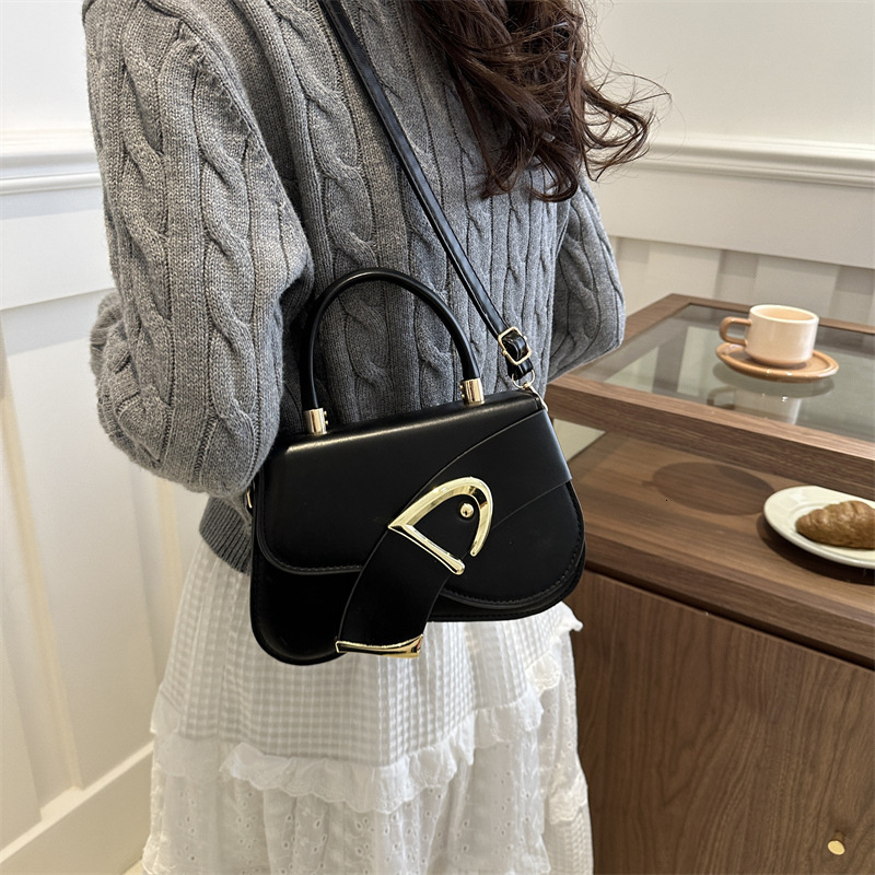 Luxury Brand Designer Bag Simple Fashion Single Shoulder Commuter Bag For Women 2023 Winter New Fashion Trend Crossbody Bag Casual Retro Small Square 