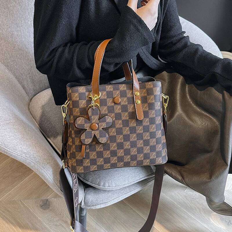 Designer Women S Crossbody Bag With Metal Decorations Premium Leather Shoulder Handbag Brand Ladies Tote Messenger