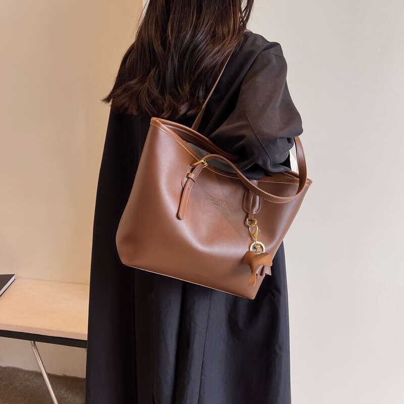 Capacity for Large Women 2025 New Simple Versatile Shoulder Textured College Student Class Commuter Tote Bag