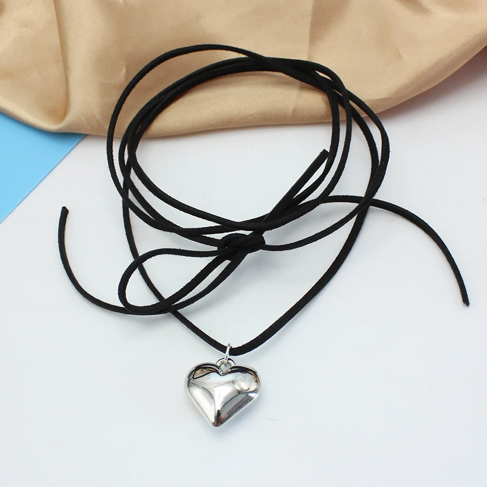 Trend Goth Black Velvet Big Heart Pendant Choker Necklace for Women Elegant Weave Knotted Bowknot Adjustable Chain Jewelry 250812