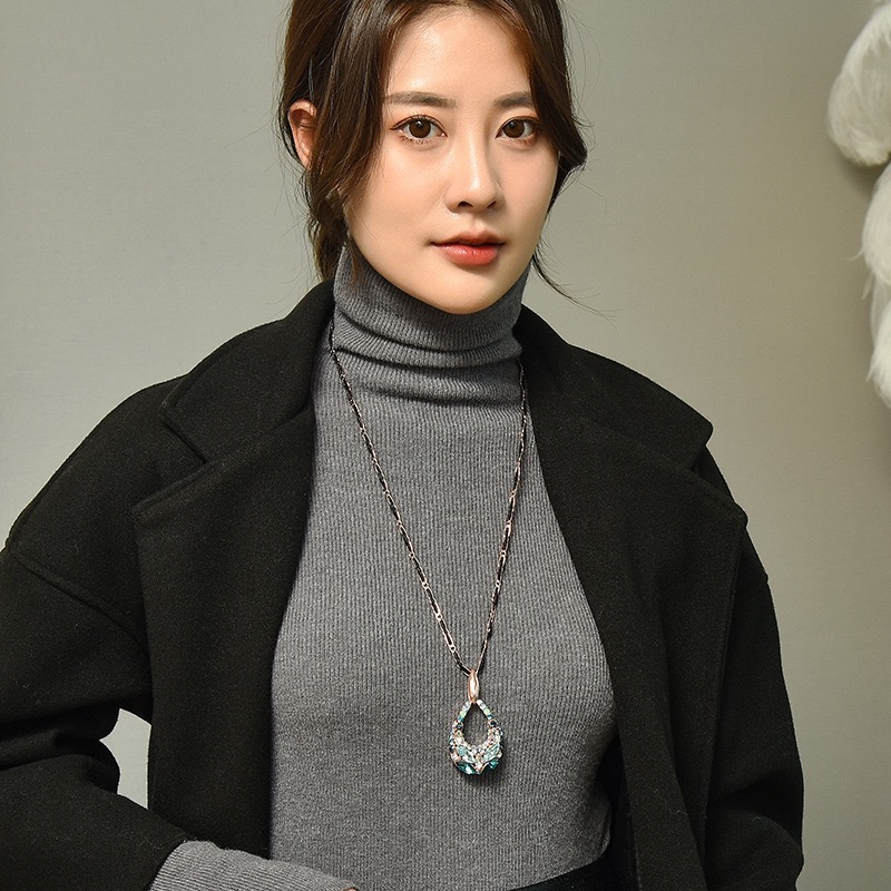 Crystal long sweater chain water droplet pendant, fashionable and versatile, women's autumn and winter high-end necklace with accessories