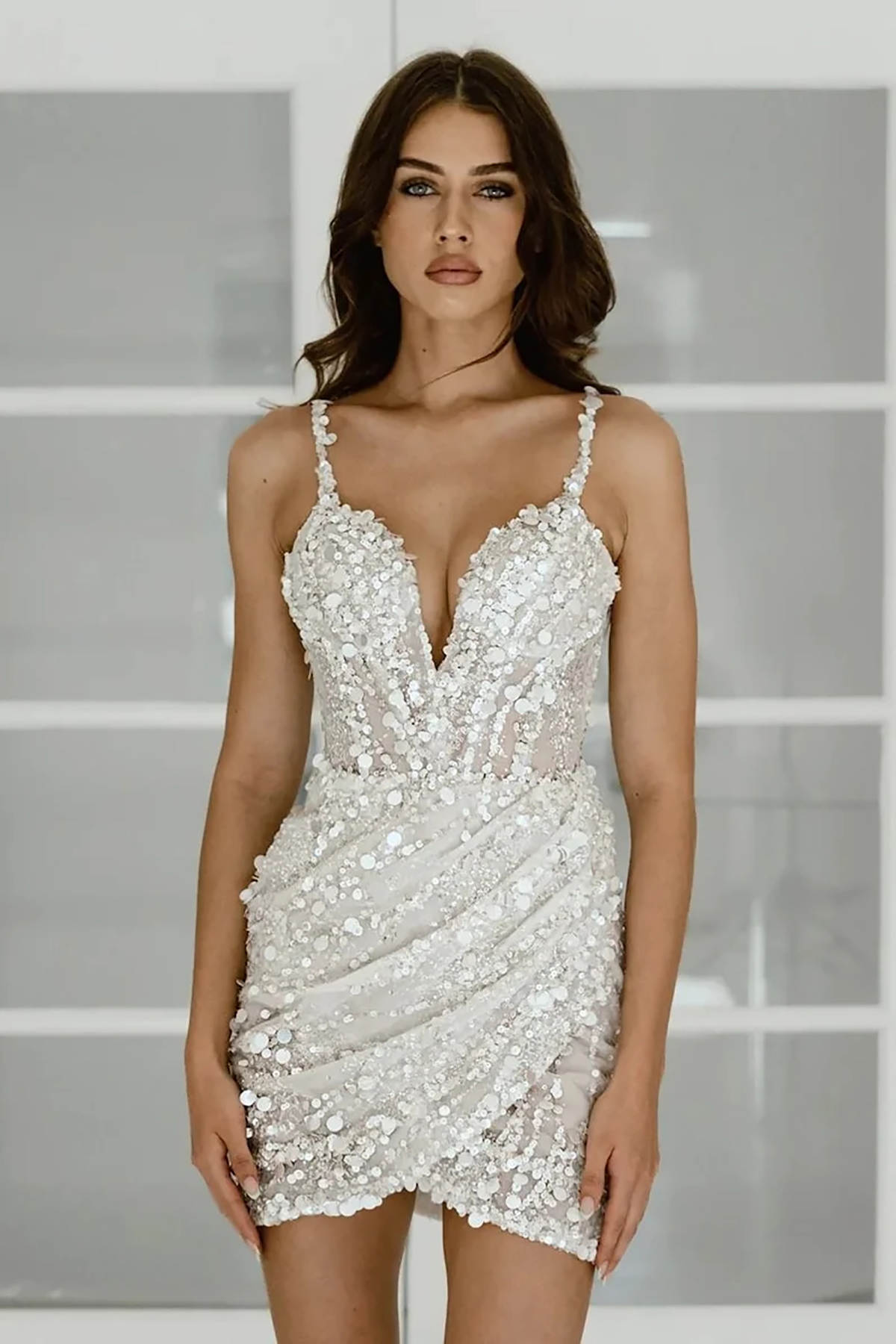 Classic Dresses A-Line Prom Dress V-Neck Pleat Sequined Sleeveless Backless Mini Dress Bridal Gown Vestido de novia Custom Made