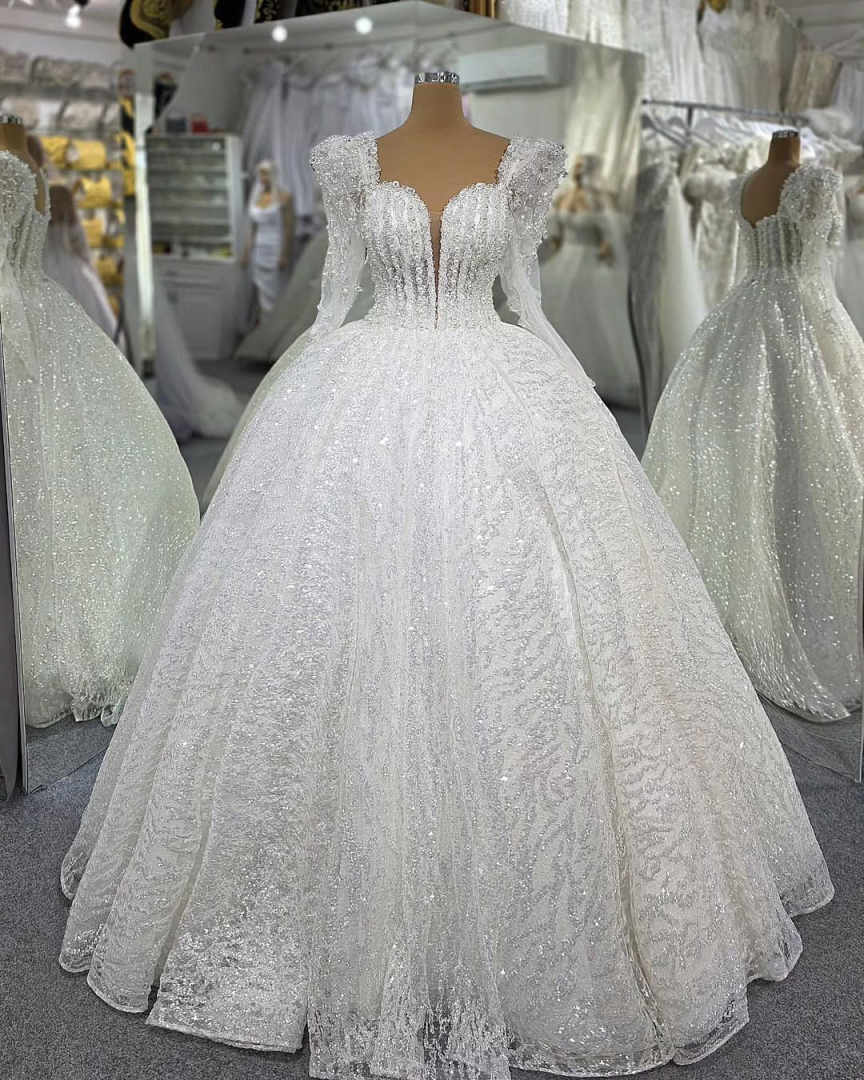 Gorgeous A Line Women Wedding Dress Sweetheart Neck Sleeveless Bridal Gowns Sequins Pearls Detachable Train Dress Customized vestidos de novia