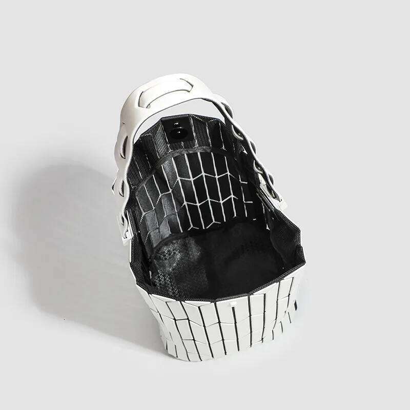 City Bag 2025 New Trendy Niche Design Geometric Rhombus Color Matching Bucket Versatile Portable Vegetable Basket Shoulder Armpit Bag