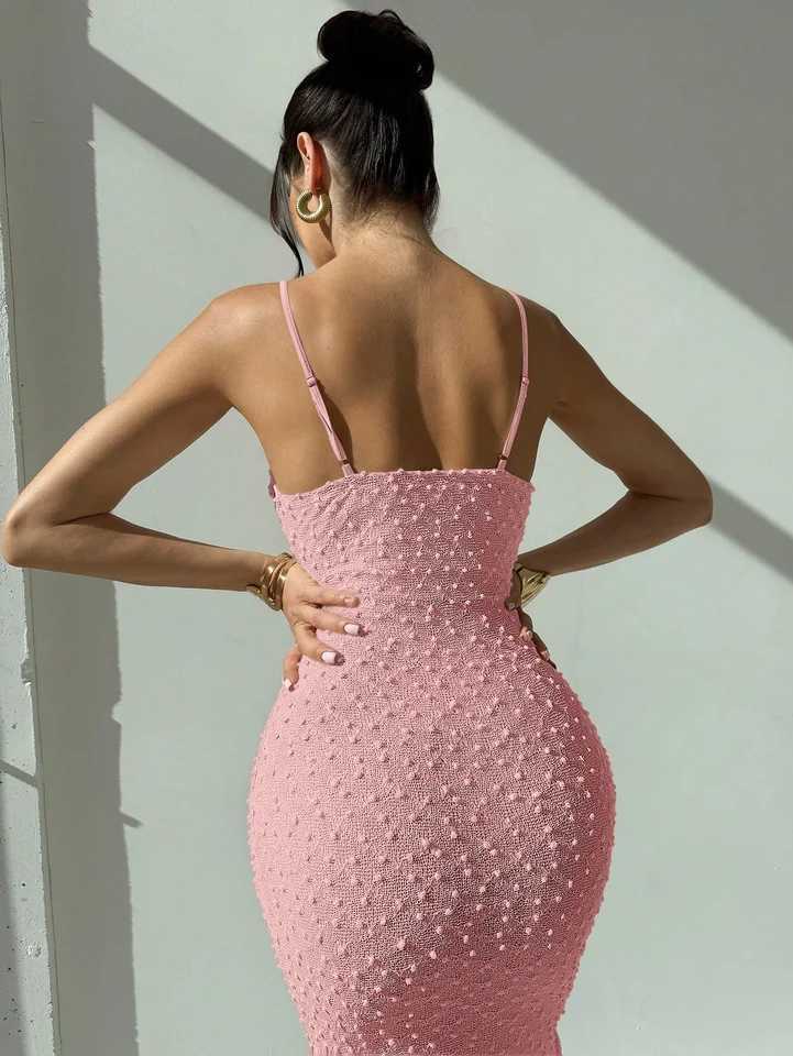 Ele and romantic long dress for ladies with thin shoulder straps a cinched waist and a slim figure made of textured fabric. XJ250814