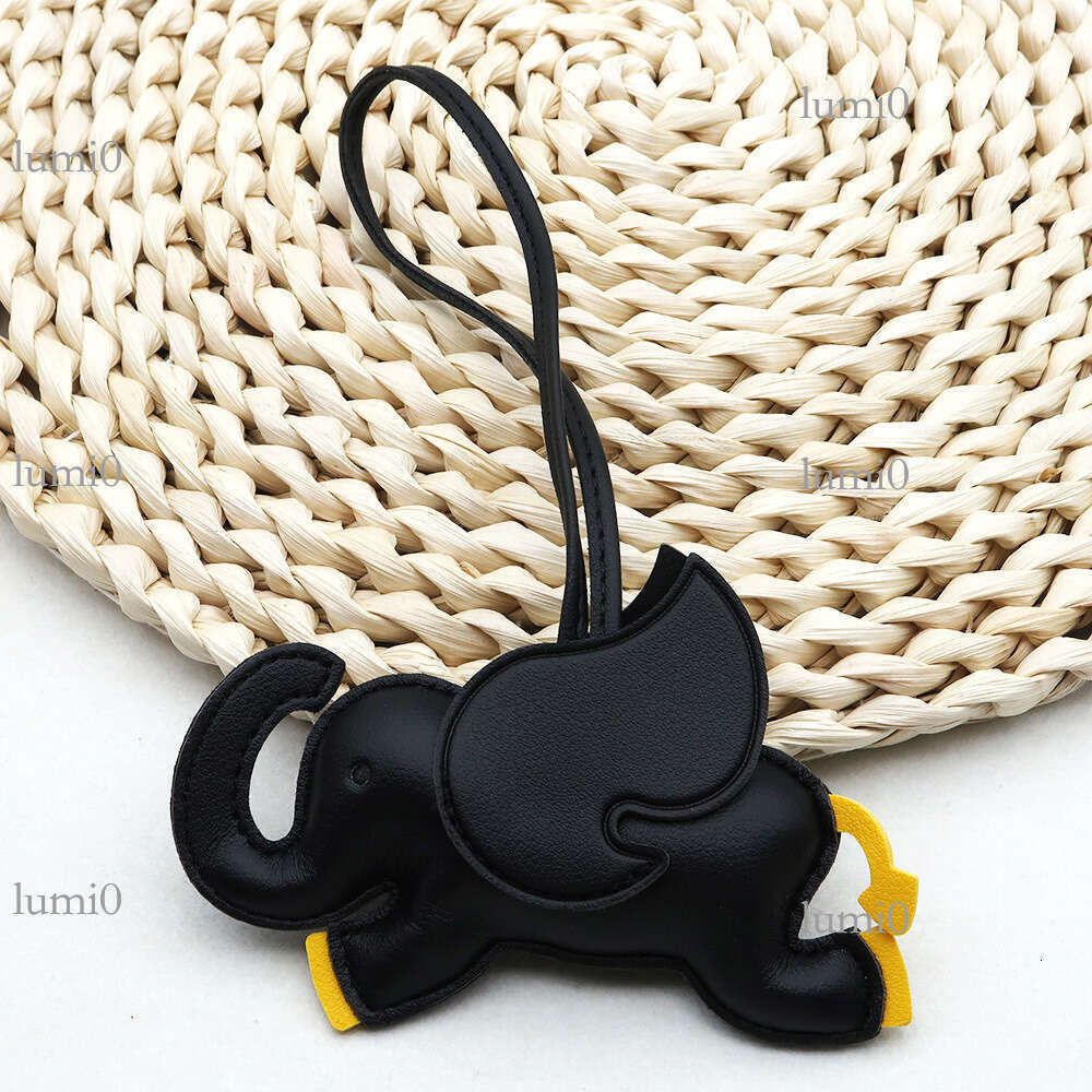 Mascot Dumbo PU Leather Pendant Creative Cute Cartoon Elephant Stuffed Bag Charm Car Keychain