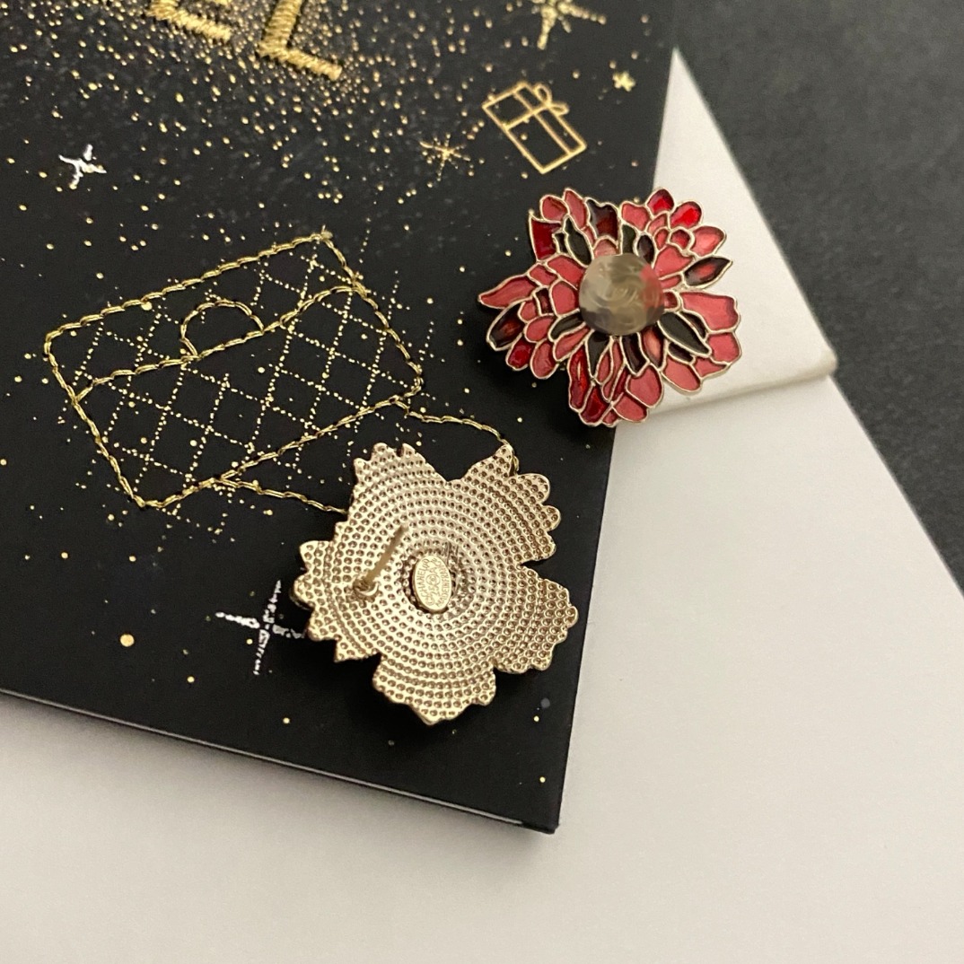 Retro Enamel Flower Double C Earrings, Luxurious and Highly Stylish Earrings