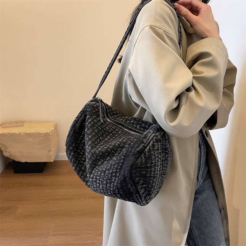New Vintage Washed Denim for Women, Korean and Japanese Style, Trendy Shoulder Bag, Large Bags Designer Women Capacity Embroidered Pillow Bag