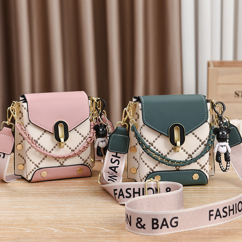 2025 new Korean style minimalist small square bag, fashionable designer single shoulder crossbody bag