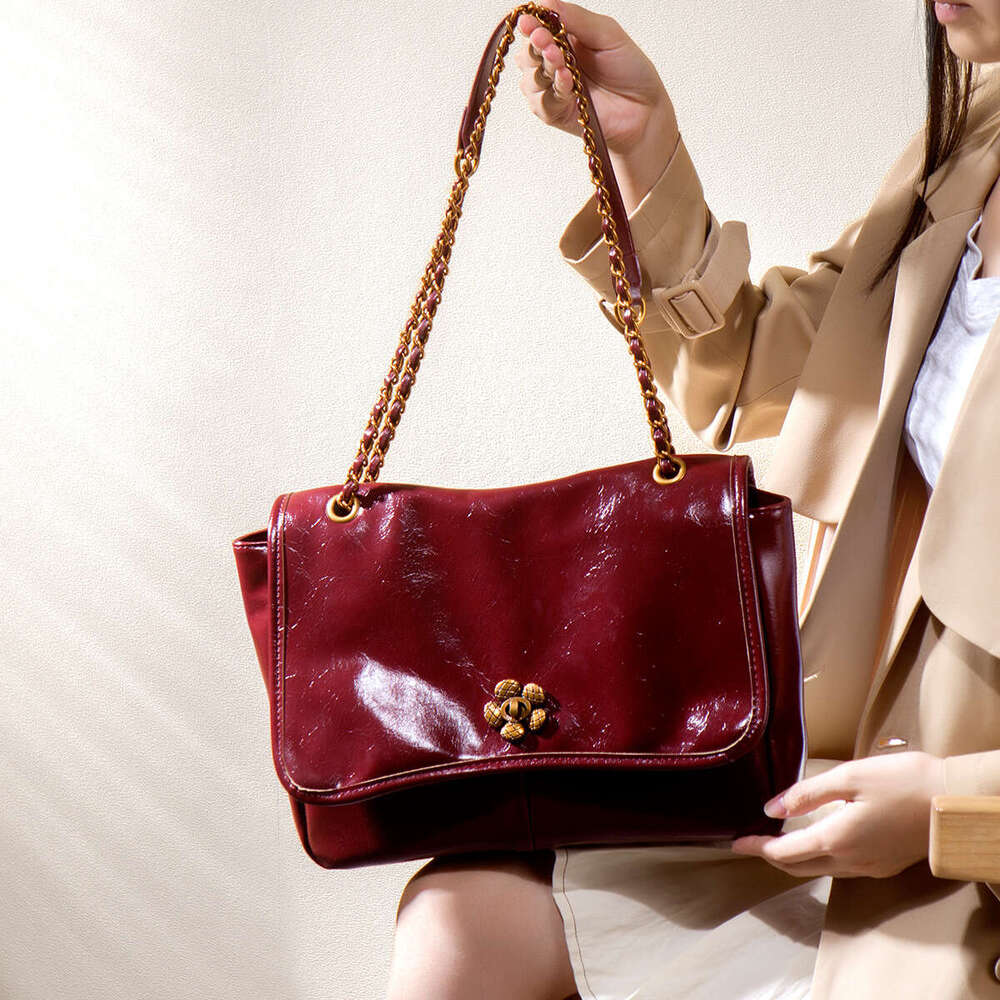 Fashion chain small square bag designer women's one shoulder crossbody tote bag large capacity casual commuting 2025