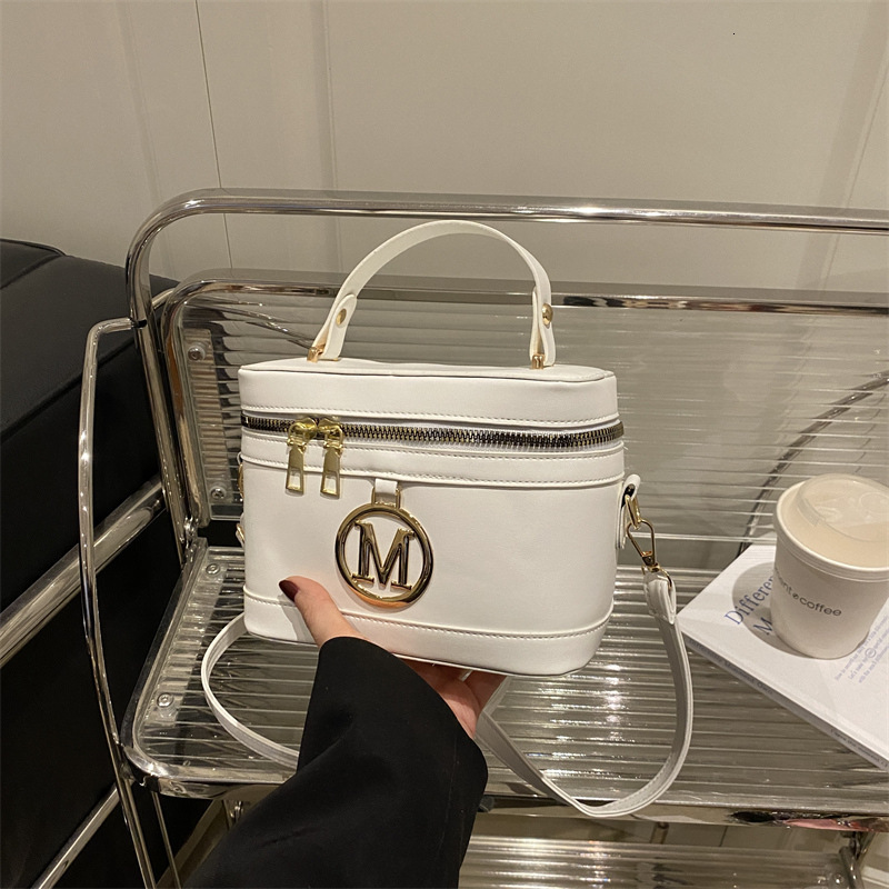 Luxury Brand Designer Bag Vintage Trendy Stylish Letter Handheld Bucket Bag 2025 New Fashion Casual Shoulder Niche Design Crossbody Bag