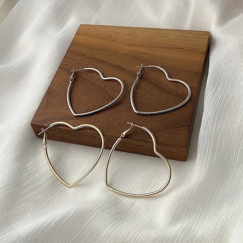 Minimalism Metal Heart Hoop Earrings for Women Golden Silver Color Fashion Dangle Earrings Party Romantic Statement Jewelry XJ250814
