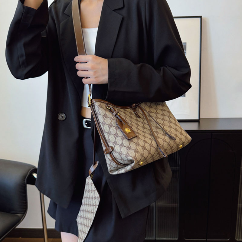 Large capacity 2025 new printed multifunctional fashion handbag designer same style women's single shoulder crossbody bag b0860