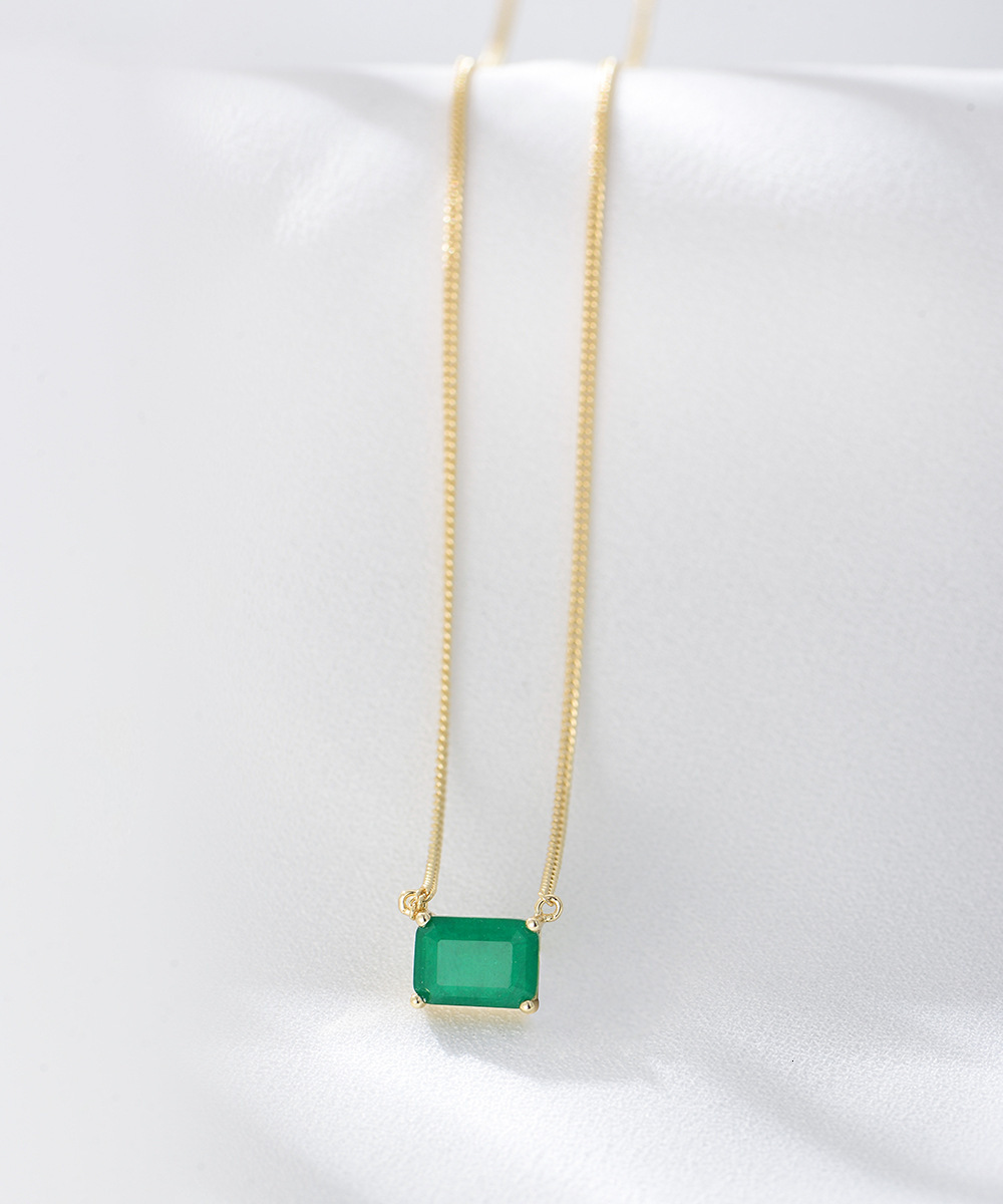 S Pure Sier Square Emerald Color Necklace for Women, Niche Design Sense, Light , Simple Single Dia Clavicle Chain Jewelry for Women