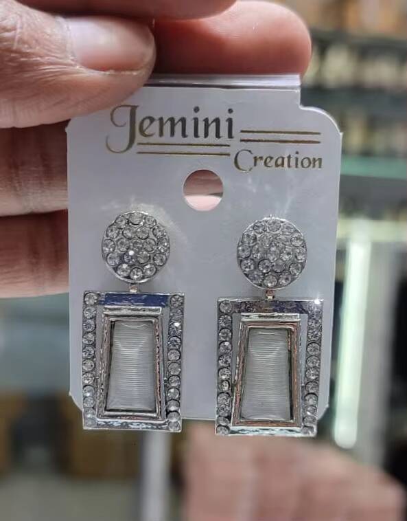 Fashionable Glass and Transparent Crystal Earrings with Rhodium Plated Back Closure, Suitable for Women's Fashion Earring Set