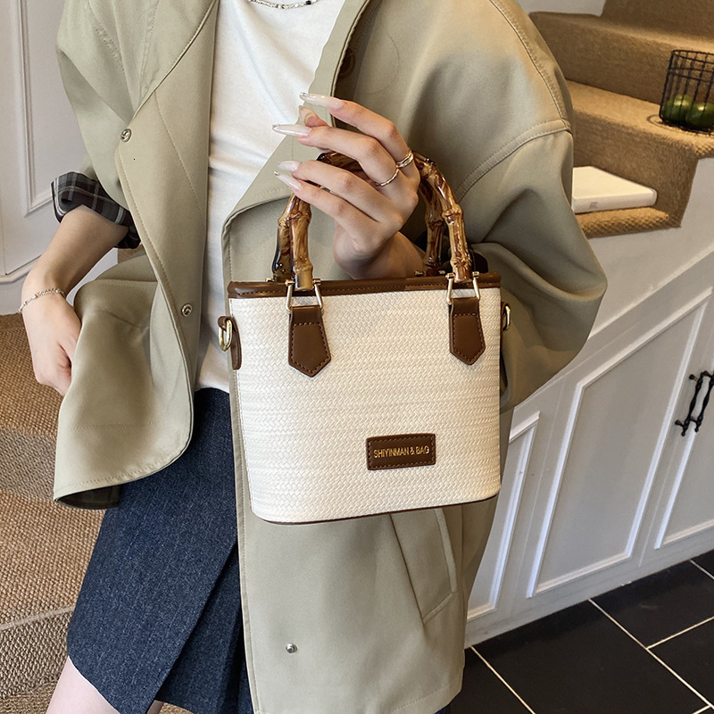 2025 New Women Designer Woven Handbag Internet Celebrity One Shoulder Crossbody Bag Outdoor Holiday Bag Wallet High End Evening Dress Bag