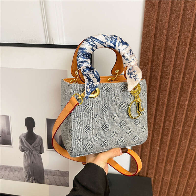 Summer Spring and New Printed Handbag High-Quality Texture Princess Diana Fashion Single Shoulder Women's Crossbody Small Square Bag