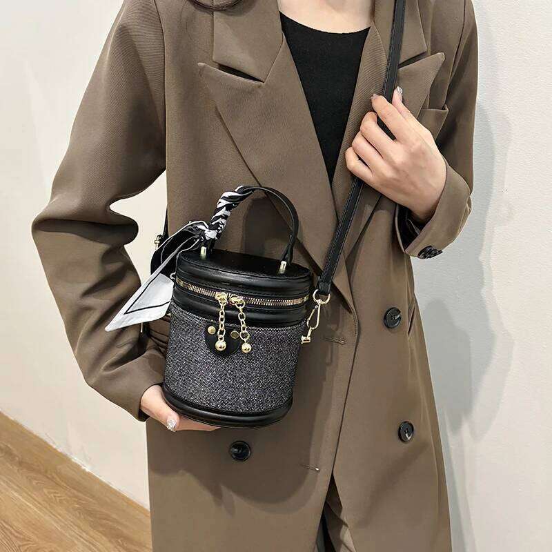 Hot Selling Handheld Round Bucket Bag With High-End And Fashionable Design Niche New Crossbody Bag Popular PU Versatile Designer Bags