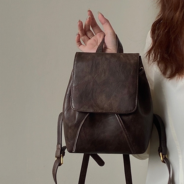 Versatile Lightweight Retromodern Ladies Traveler Pack - Perfect Everyday Companion