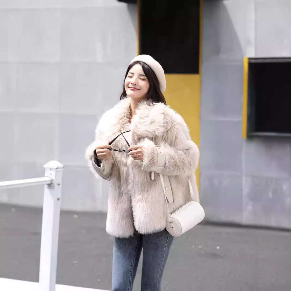 Women's Clothing Haining Autumn And Winter New Fox Fur Lapel Fashion Warm Ladies Coat