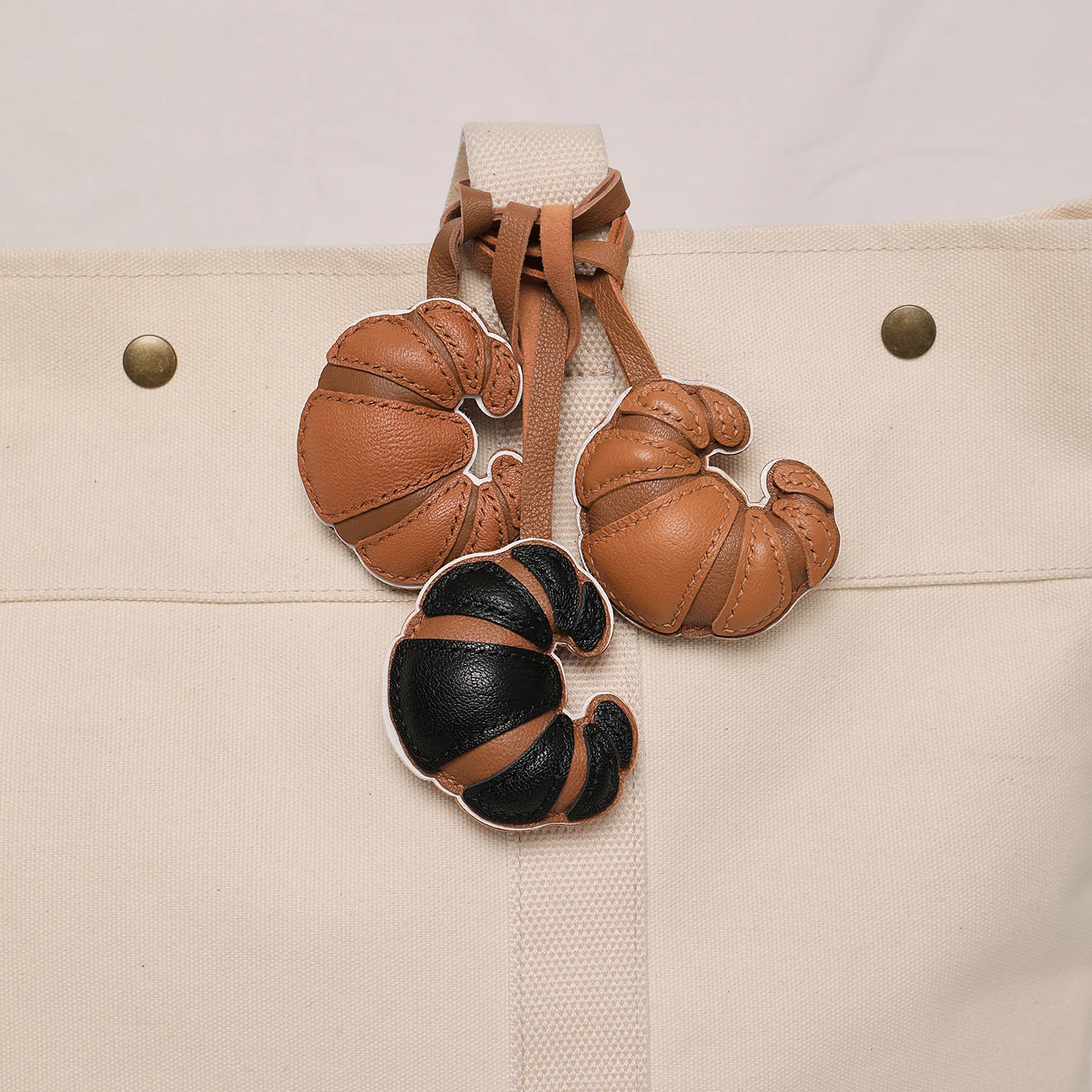 Handmade Sheepskin Croissant Real Leather Bag Charm KeyChain Kawaii Animal Bag Backpack Charms Couple Friend Jewelry Gift 250813