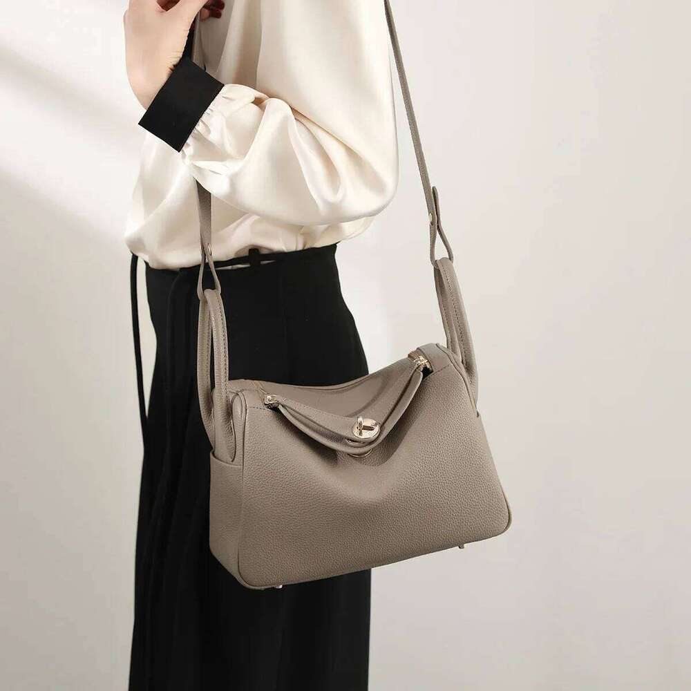 Famous Designer Elegant Handbags Leather Women Ladies Crossbody Shoulder Bag Classic Popular And Lightweight For Shopping bag