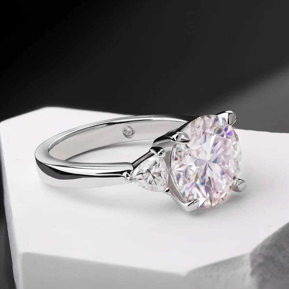 BXINY 4.6CT Moissanite Rings S925 Silver for Women 3-Stone Round/Fat Triangle Cut Lab Diamond Wedding Band Gift Jewelry With GRA