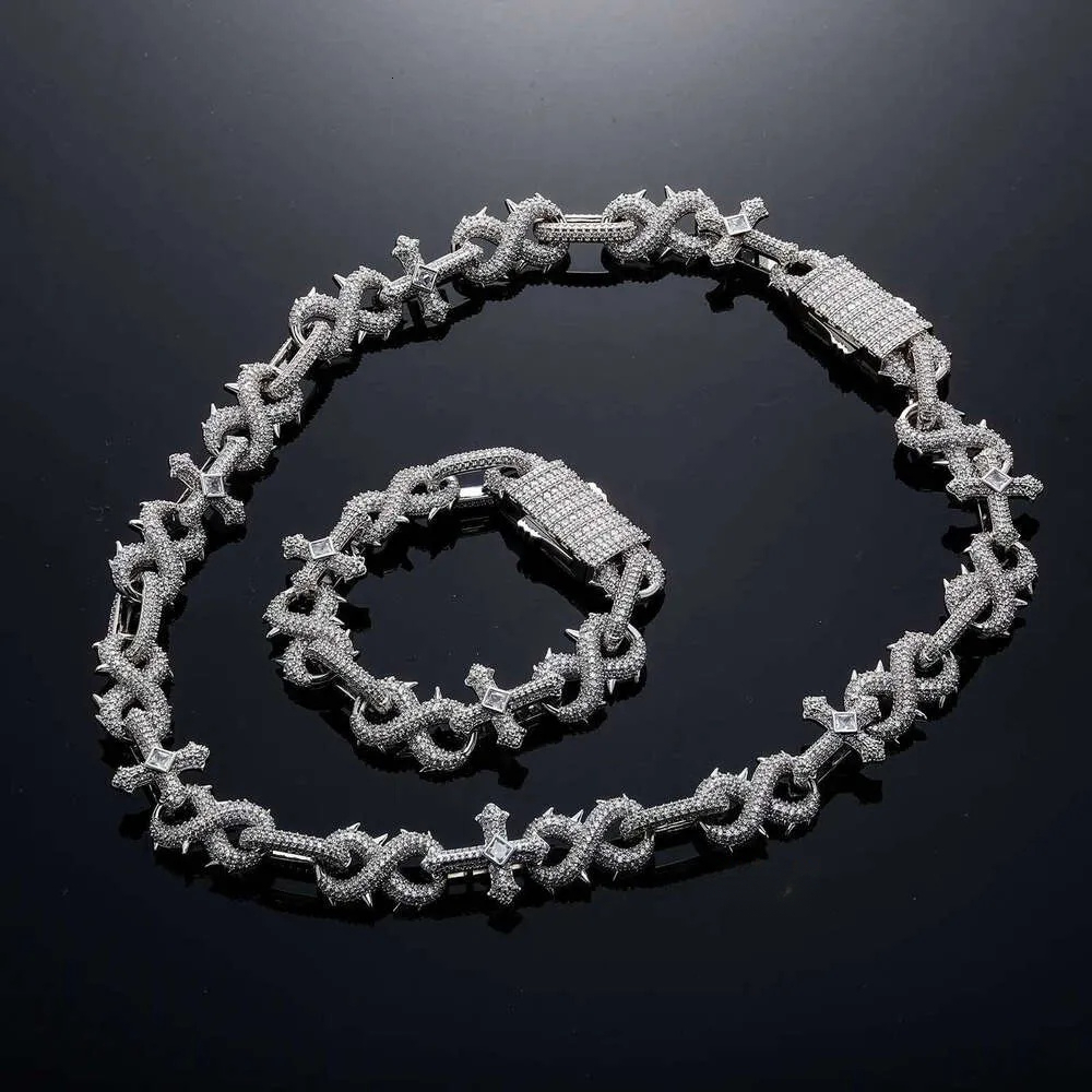 Hip-hop style 8-shaped embroidered cross necklace. Colombian chain-style pendant. Set with moissanite. Ice crystal inlay version. Personalized men