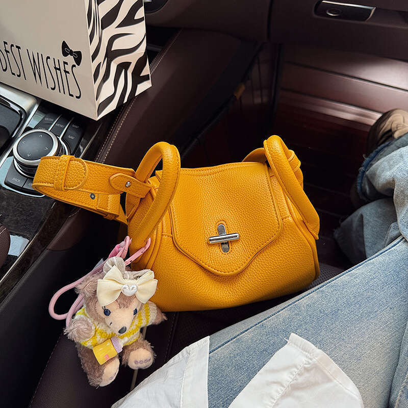 Niche Capsule Korean Pillow 2025 New Casual Lock Doctor Shoulder Crossbody Bag for Women Large Capacity