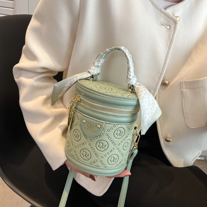 Free Shipping Luxury Bag Designer Solid Color Texture Women's Small Bag Round Bucket Bag New Fashion Niche Handbag Casual Letter Shopping Shoulde