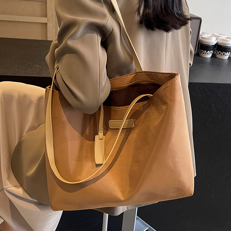 Designer Pack Foreign Trade Women's Luxury Bag Bag New Nylon Casual Bag Large Capacity Office Class Commute Tote Bag Korean Version Simple Should