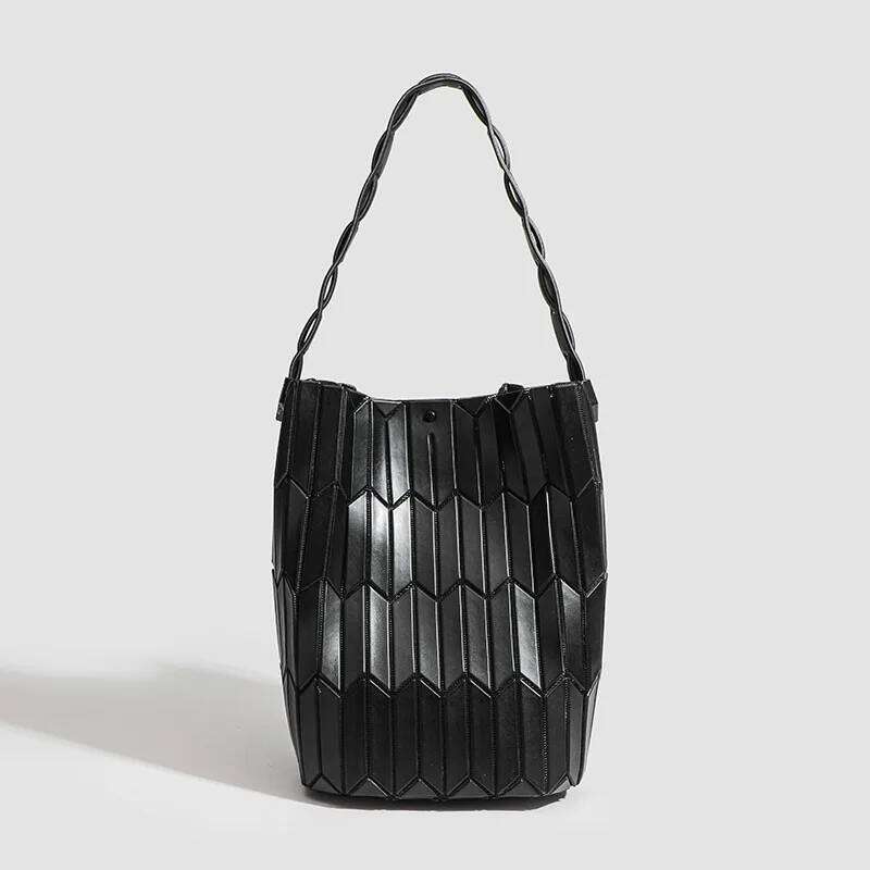 City Bag 2025 New Trendy Niche Design Geometric Rhombus Color Matching Bucket Versatile Portable Vegetable Basket Shoulder Armpit Bag