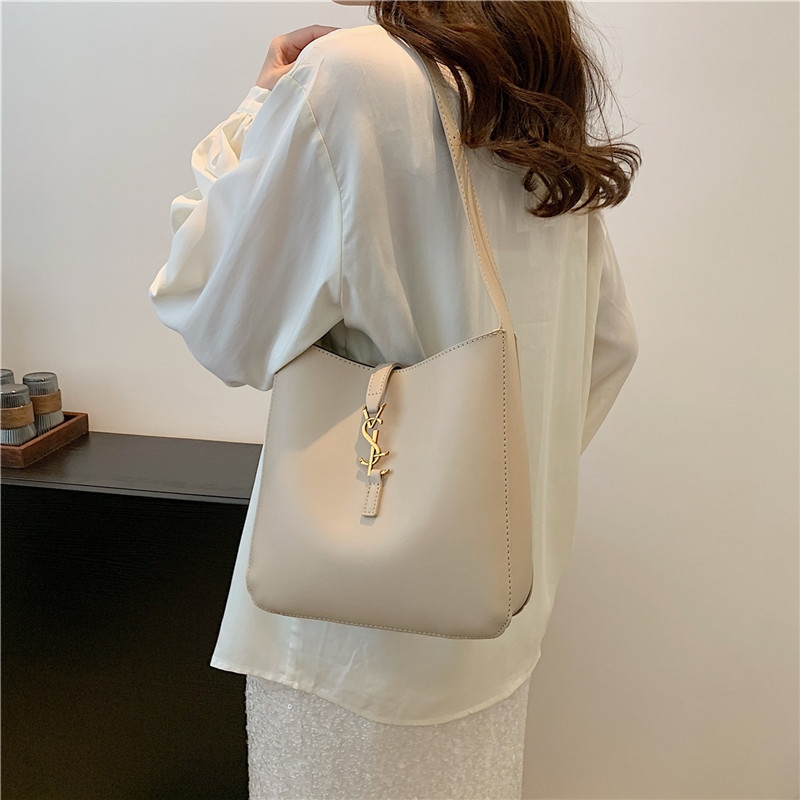 Designer Bag 2025 New Style Fashionable Korean Style Versatile letter Soft surface Underarm Bag Single-shoulder hand-carry Women's bag Free shipping