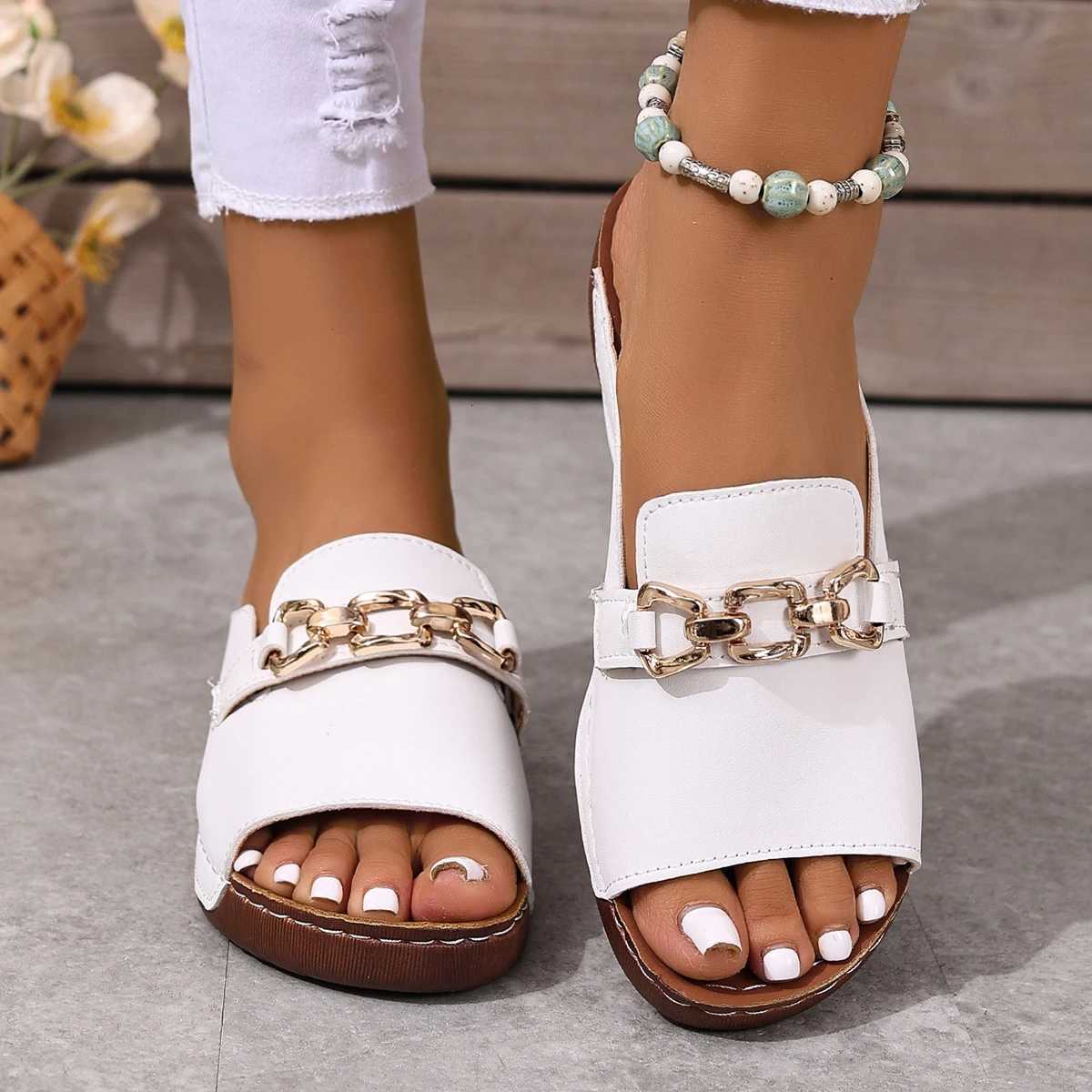 2025 Summer Retro Thick Bottom Platform Sandals for Women with Metal Chain Decor Plus Size 43 Non-Slip Beach Shoes W250814