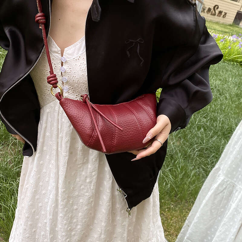 New Women's 2025 Summer Korean Niche Dumpling Light Luxury Crossbody Casual Red Shoulder Bag