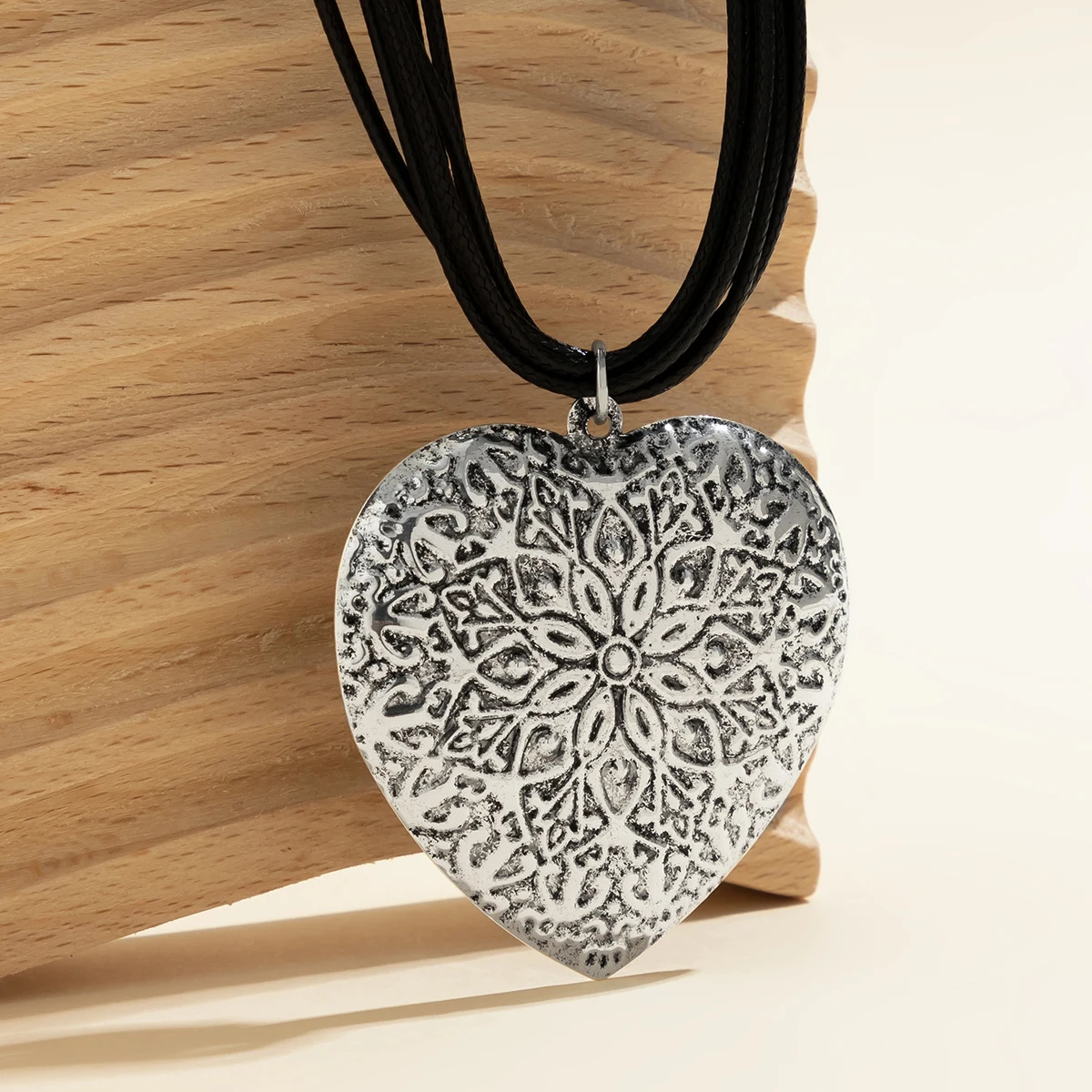 Layered Black Rope Chains with Big Heart Pendants Necklace for Women Punk Trendy Accessories on Neck Fashion Jewelry Female 250812