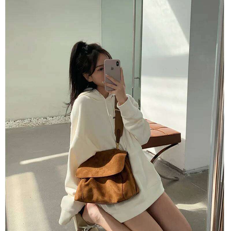 Designer Luxury New Trendy Vintage Brown Veet Women S Bag Large Capacity Autumn Winter Crossbody Shoulder Versatile Tote