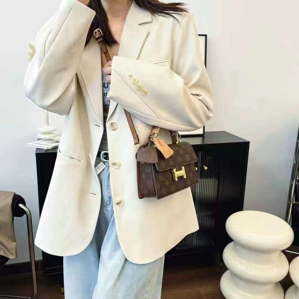 DHpet_wholesale Vintage Lock Chain Messenger Bag - Stylish PVC Crossbody Purse for Women, Retro Shoulder Bag with 3 Straps (Coffee/Brown)