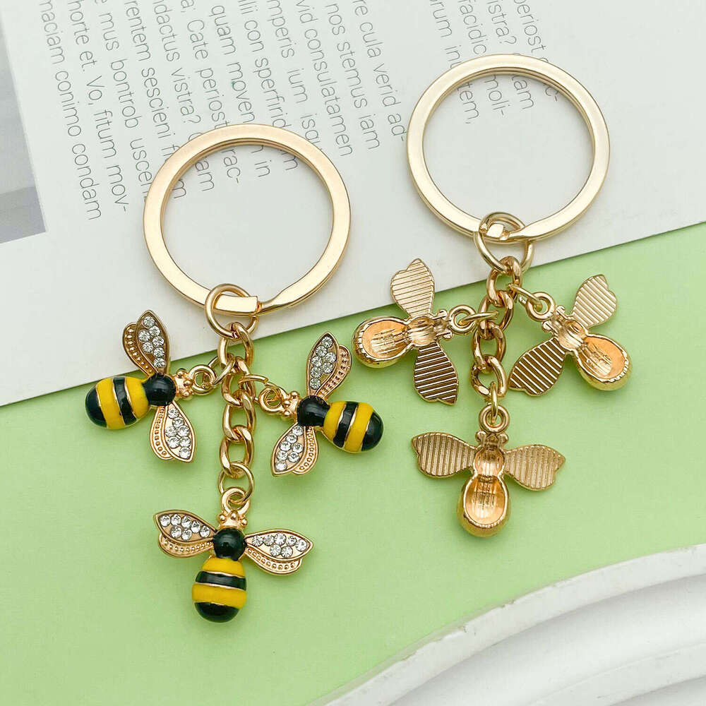 Daisy Little Bee Oil Drop Cute Flower Insect Cartoon Keychain Bag Pendant Car Accessories