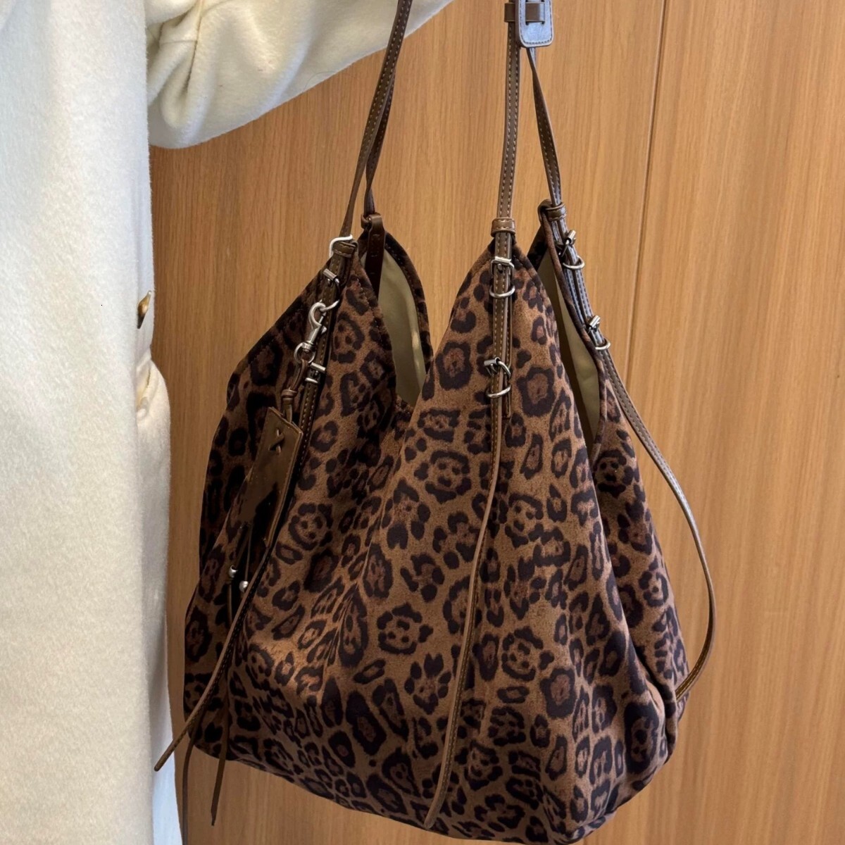 Retro leopard print women's handbag commuting bag 2025 designer's new shoulder bag