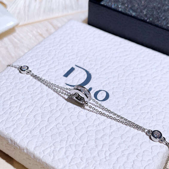 New Fashion Design Korean and Japanese Style Bracelet Super Shiny Zircon Circle Elegant Bangle Jewelry for Women S00311