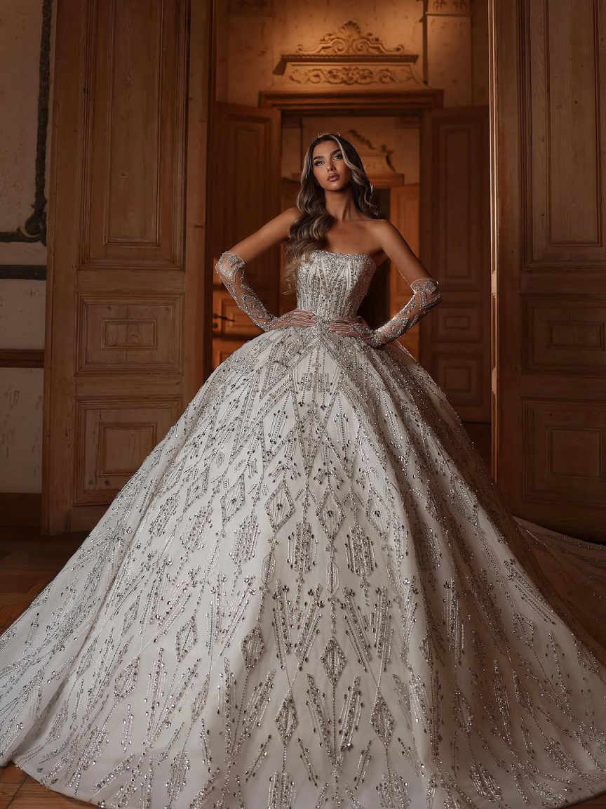 Exquisite Strapless Beading Wedding Dress Ball Gown Elegant Crystal Sleeveless Bridal Dress Customized Buttons vestidos de novia