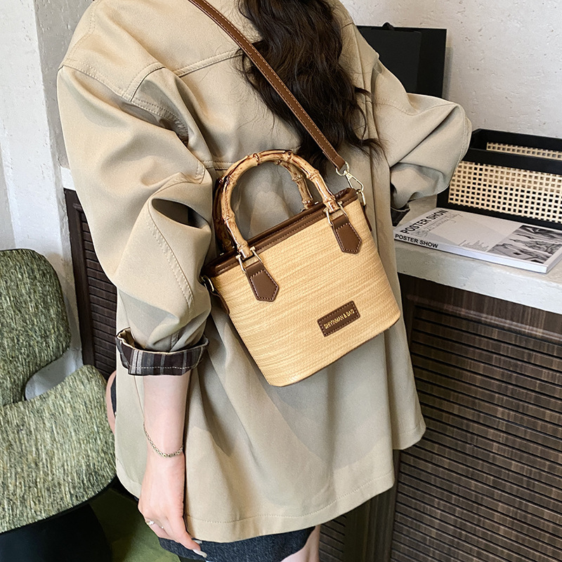 2025 New Women Designer Woven Handbag Internet Celebrity One Shoulder Crossbody Bag Outdoor Holiday Bag Wallet High End Evening Dress Bag