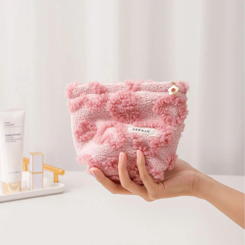 Plush Cute Pink Love Makeup Bag Portable Skincare Product Lipstick Storage Bag Hand-held Inner Bag Korean Brush Pencil Cases 250812