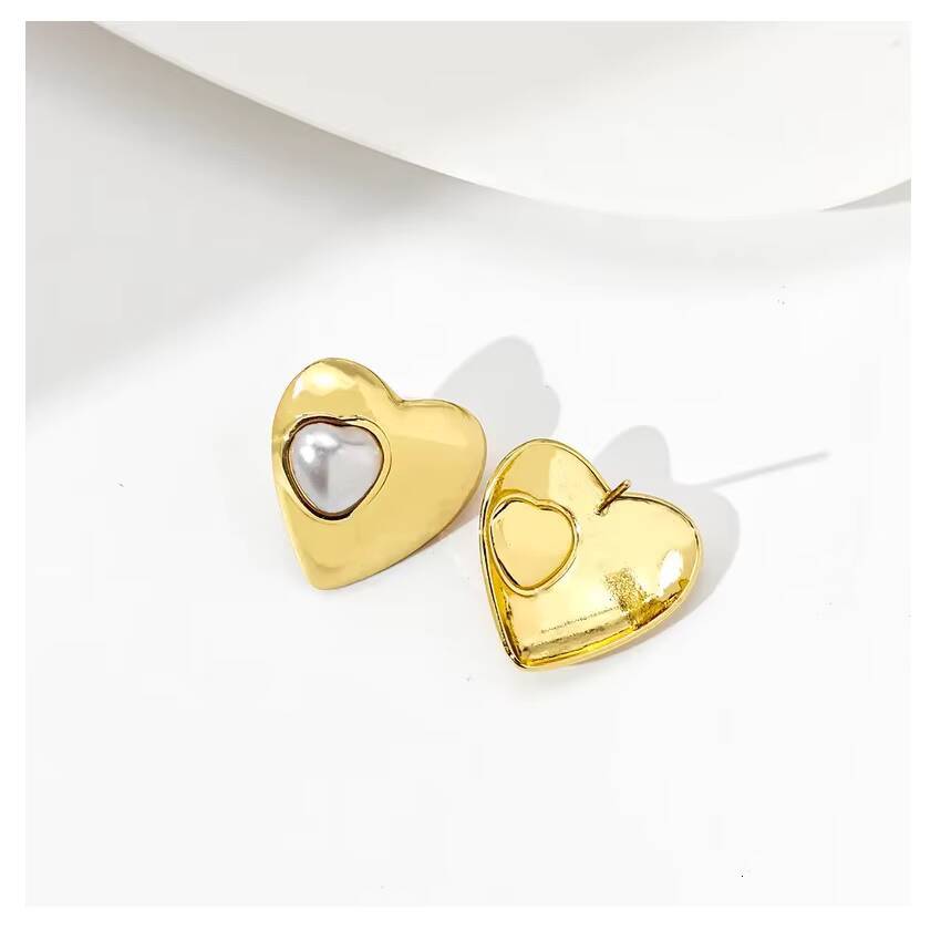 Luxurious Gold Fashion Studs Exaggerated Personality Brass Gold-Plated Old Love Red Heart Earrings